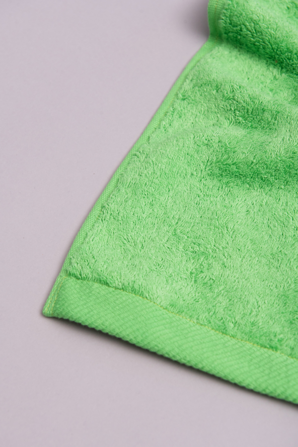 toalla verde lisa diagonal 1